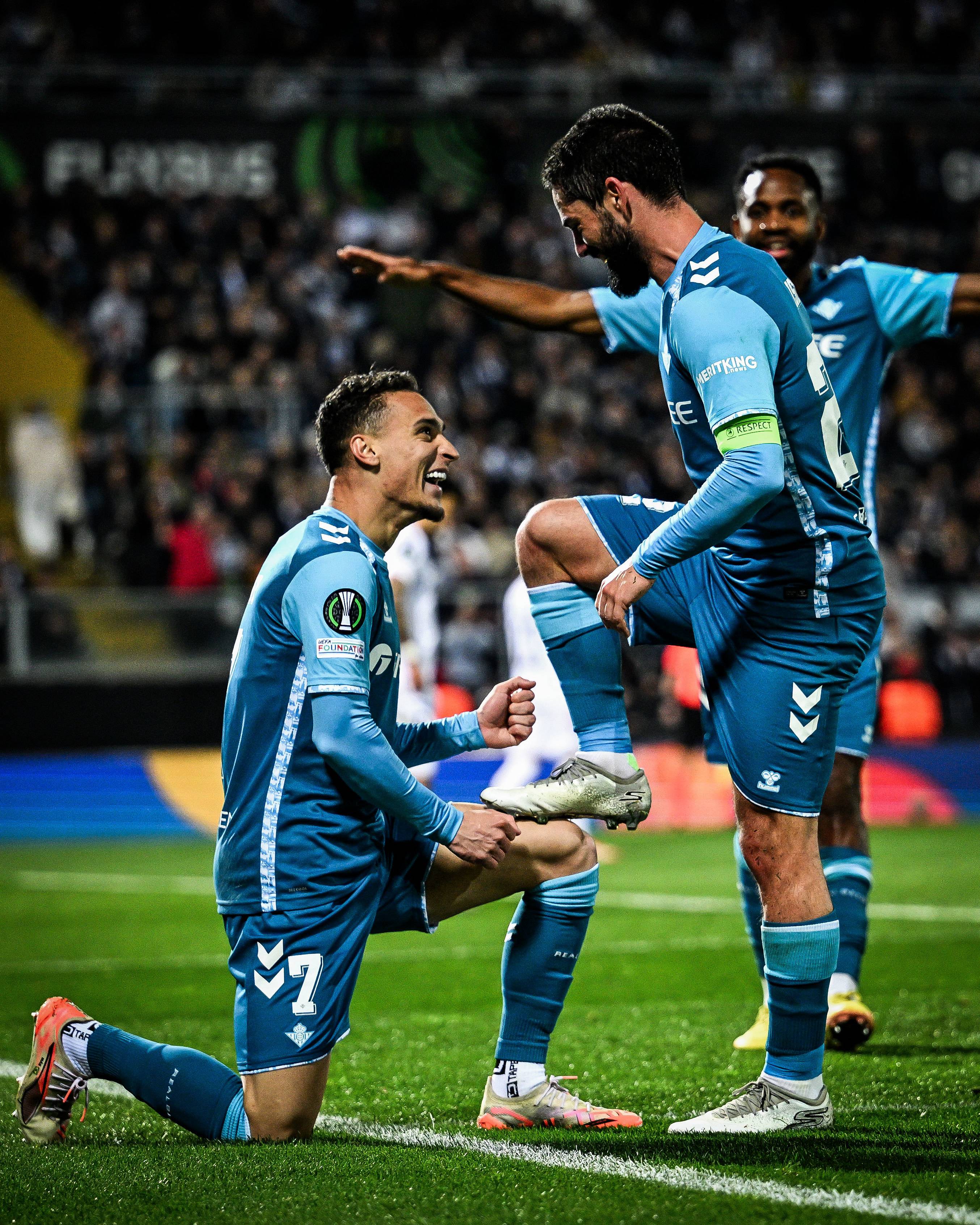 国际级足球豪强即将在球场上交锋