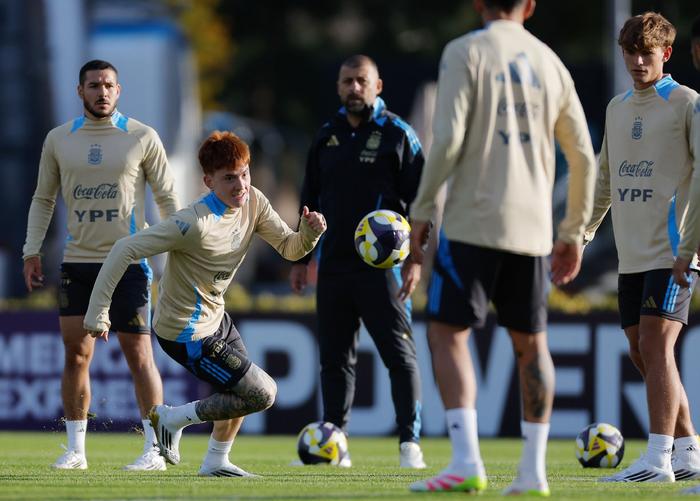 关于恢复训练备战欧洲杯预选赛：锐意夺冠的信息