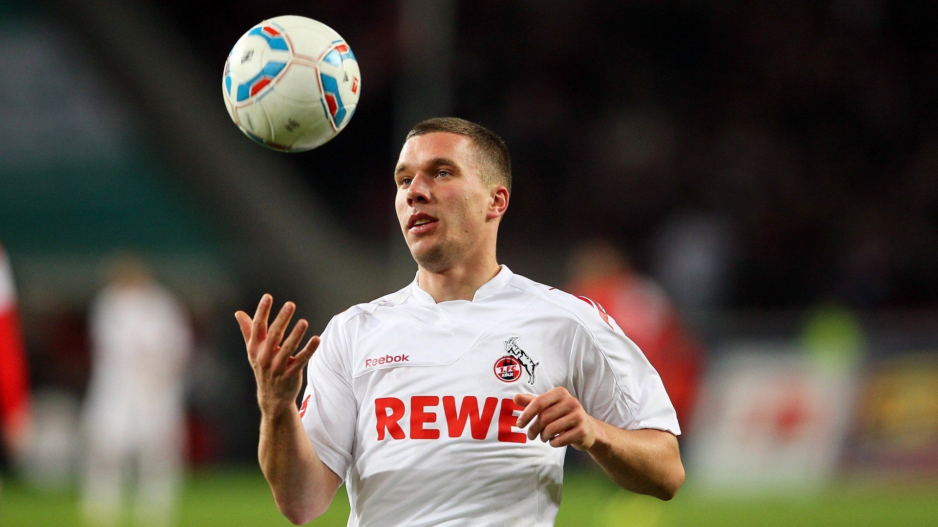 重返赛场引爆全场！Scout意外战胜TES观众掌声雷动